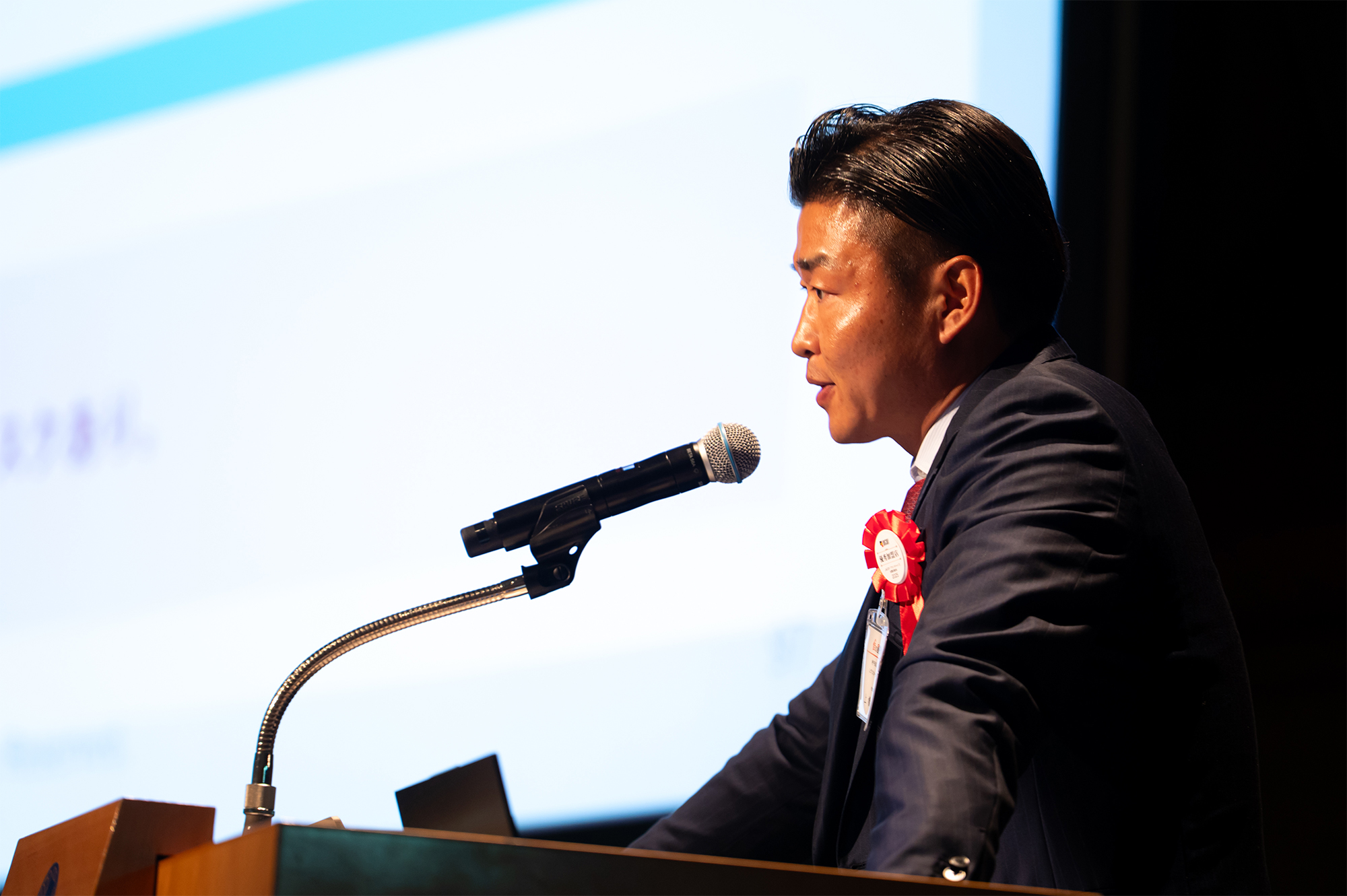 街の屋根やさん神戸西店、街の屋根やさん宝塚店を運営している株式会社レゴリスホームの社長の発表